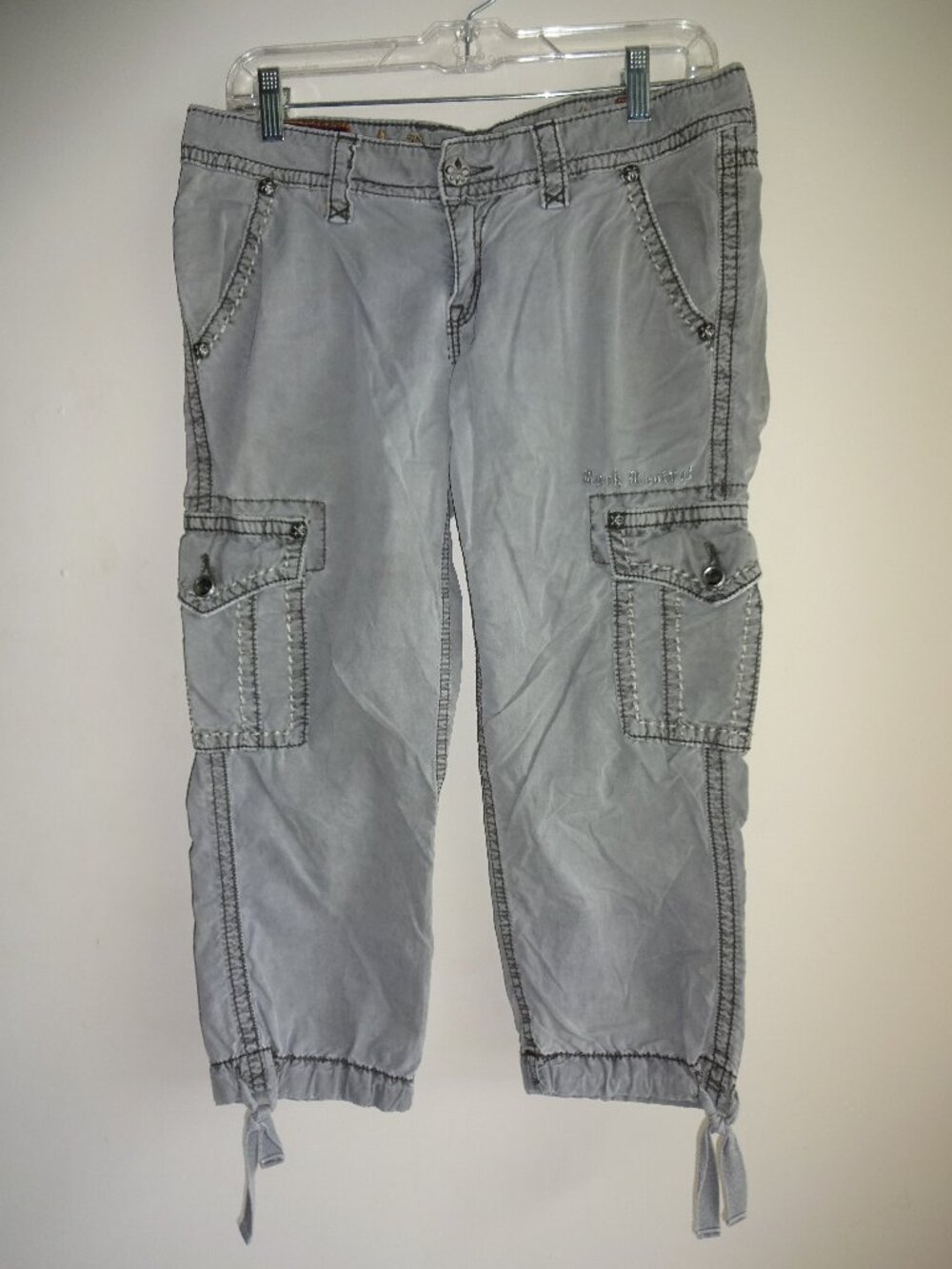 Y2K Womens Rock Revival Gray Cargo Capri Pants Cropped Pockets Low Rise Size 27
